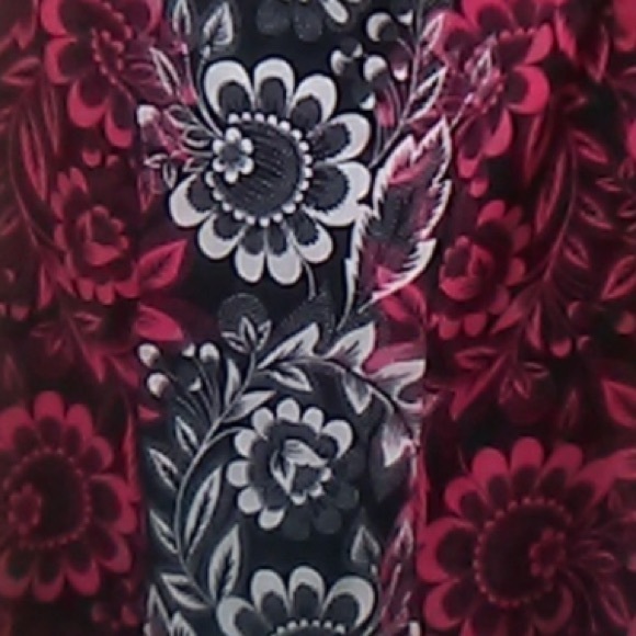 MAGGIE LONDON DESIGNER Sleeveless Black Dress w/ Pink & White Floral Pattern (6) - Picture 2 of 10